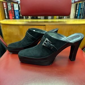 Stuart Weitzman black suede heels size 6